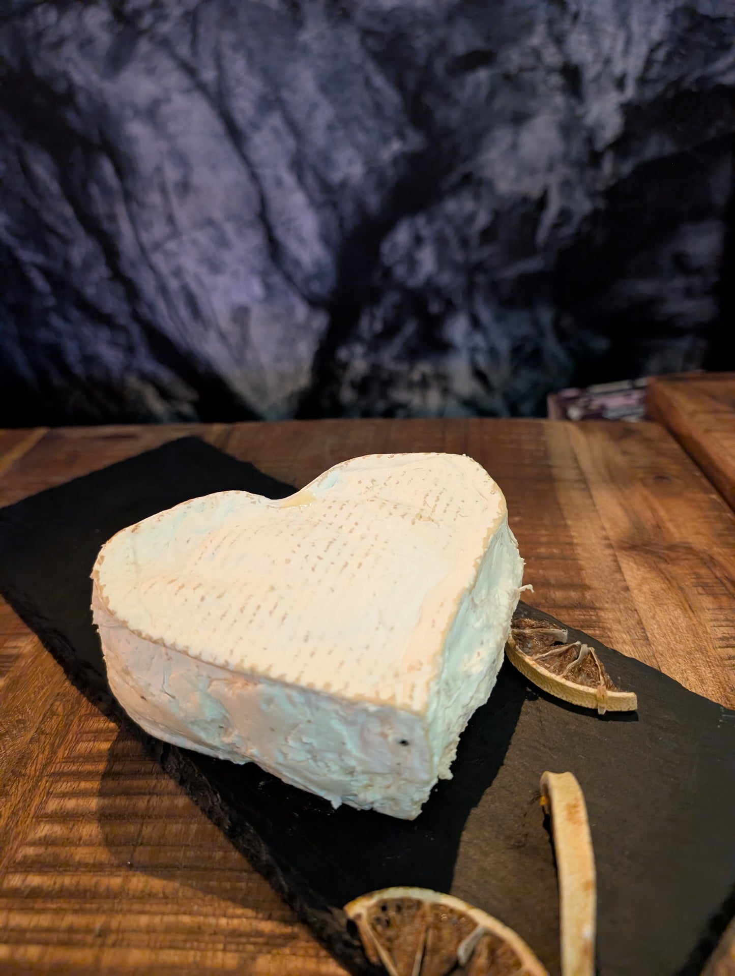 Truffle Brie Heart 350-400g