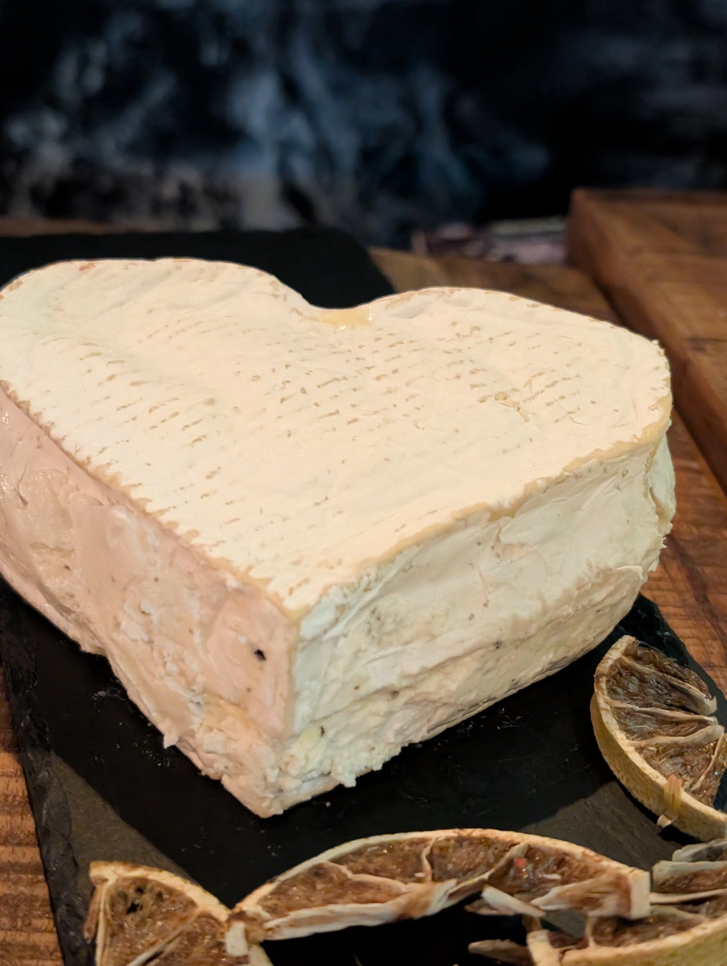 Truffle Brie Heart 350-400g