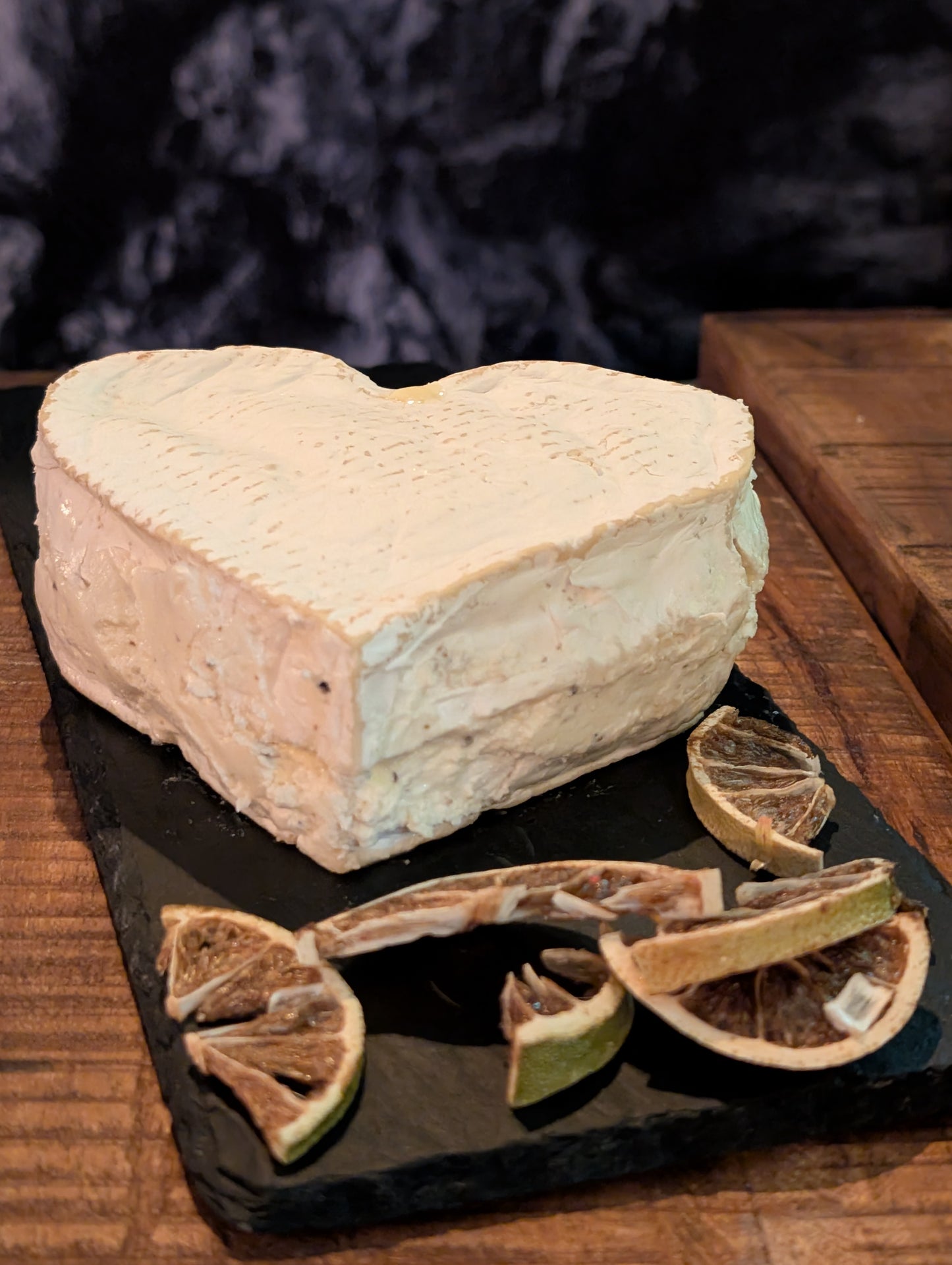 Truffle Brie Heart 350-400g