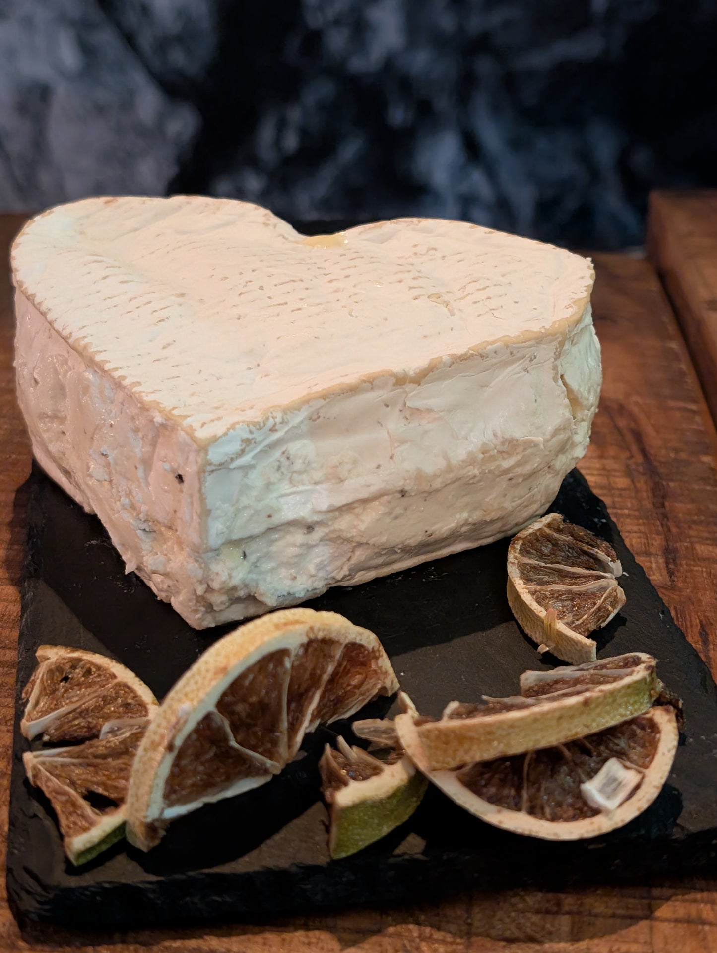 Truffle Brie Heart 350-400g