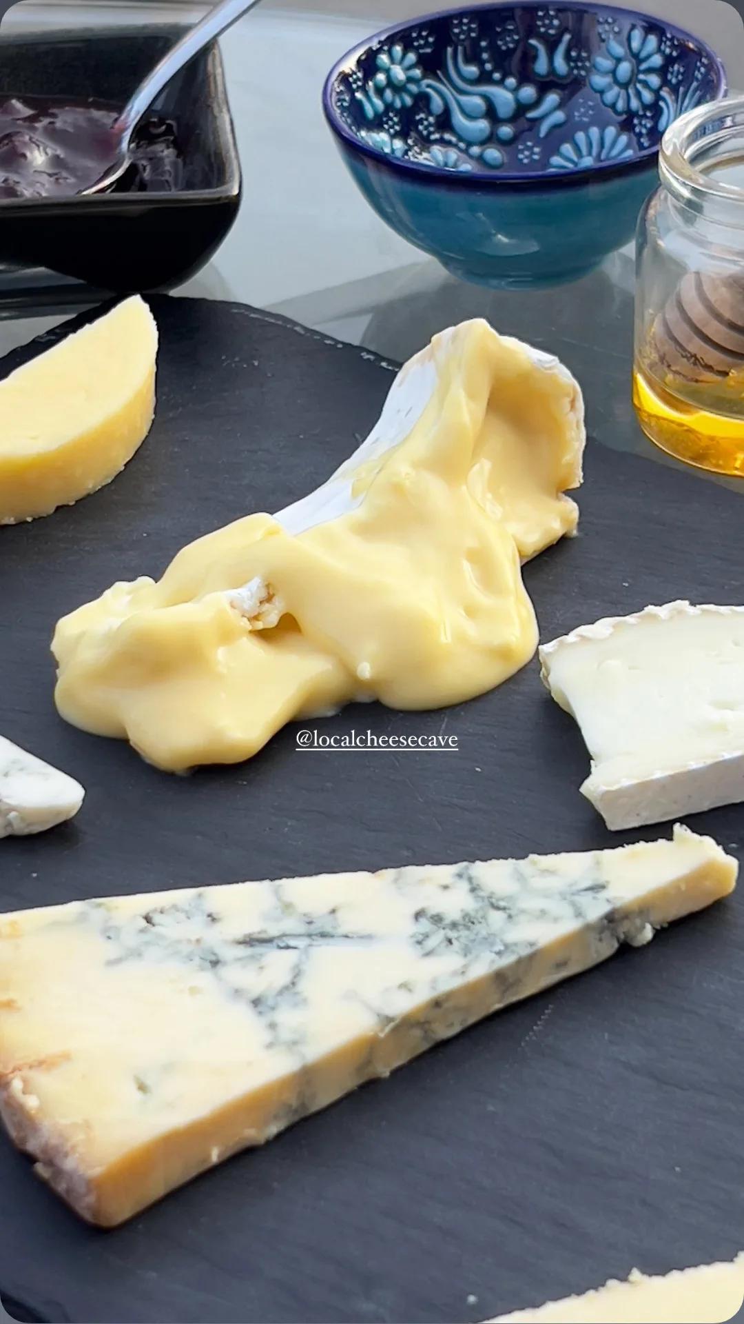 School of Port and Cheese Pairings at the Cave 🧀🍷😆